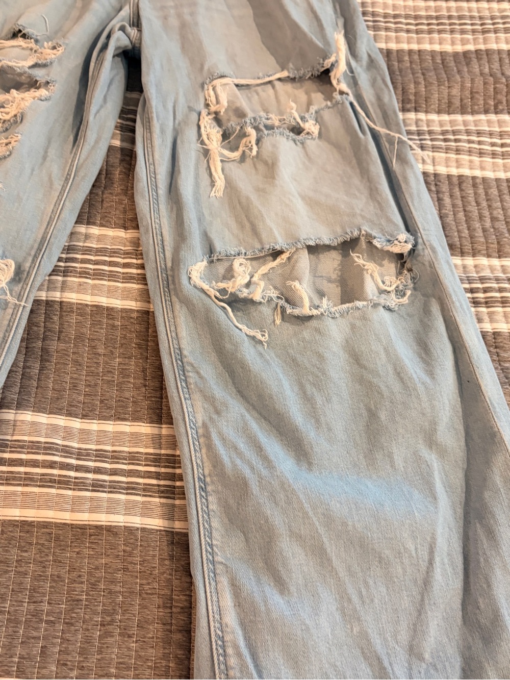American Eagle Outfitters Women’s 8 Light Blue Distressed Wide-Leg Jeans - Picture 4 of 11